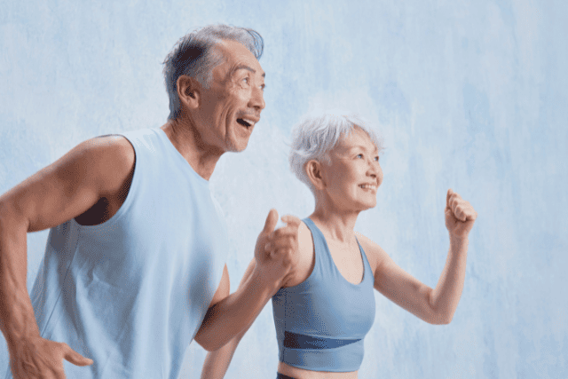 スポーツウェアを着ている男女